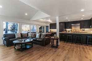 Condo, 4 Bedrooms | Interior