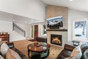 Living area - Queen Esther at Deer Valley Resort - Four Bedroom Condo with Hot Tub #2348 4 Condo (Park City)