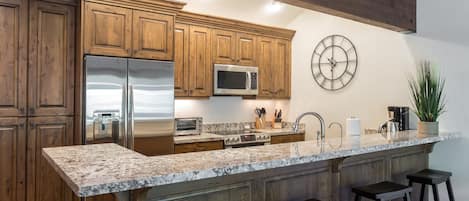 Condo, 2 Bedrooms | Private kitchen