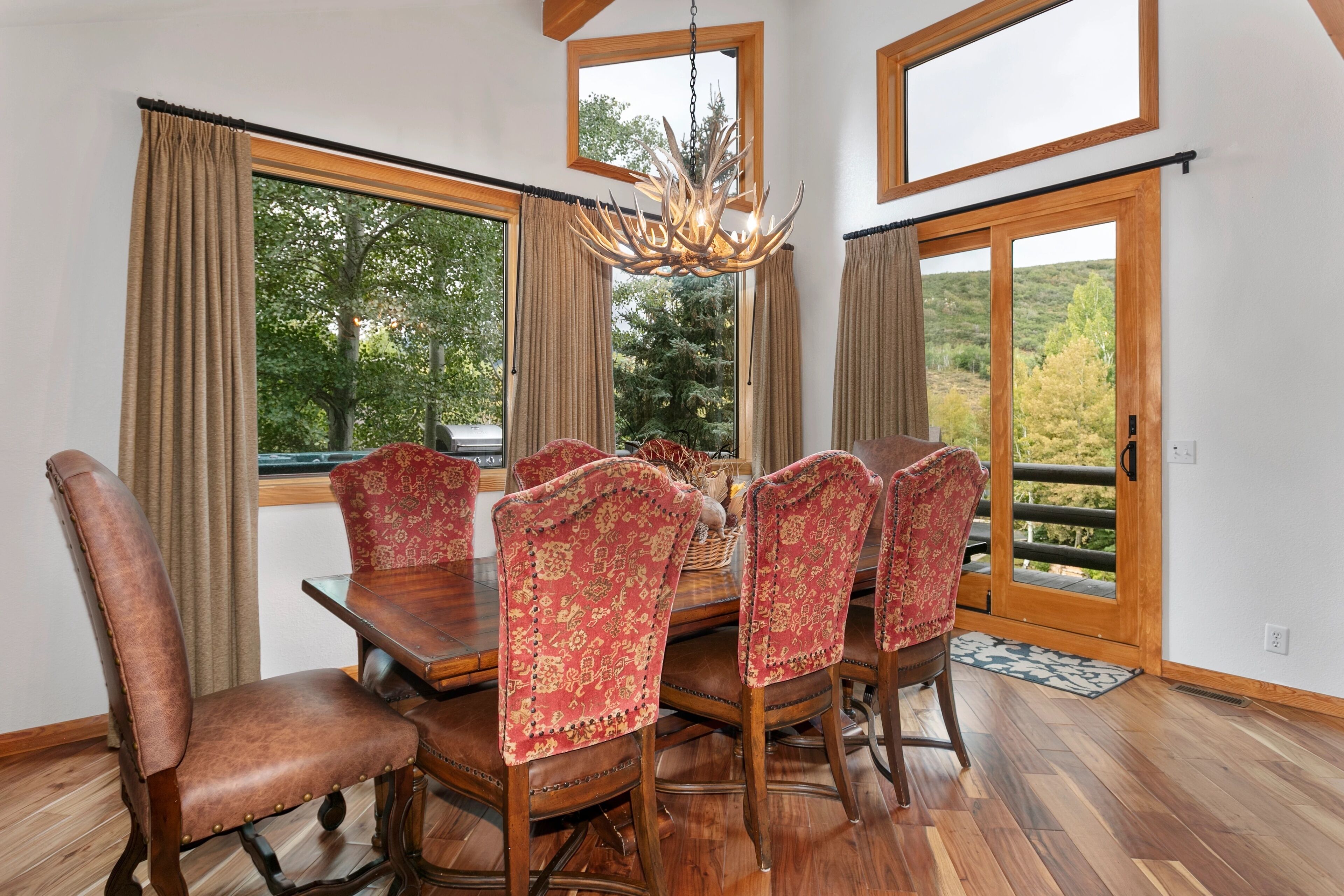 Condo, 4 phòng ngủ | Khu ăn uống