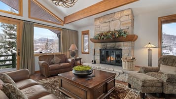 Condo, 4 Bedrooms | Living area | Smart TV