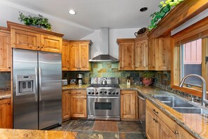 Condo, 4 Bedrooms | Private kitchen