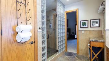 Condo, 4 Bedrooms | Interior