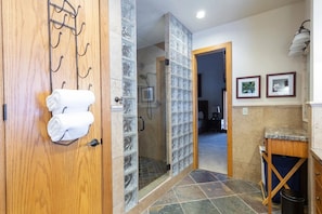 Condo, 4 Bedrooms | Interior
