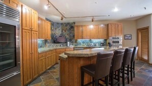 Unclassified image, 2 of 18, button - Pinnacle at Deer Valley Resort - Four Bedroom Condo with Hot Tub #1065 4 Condo (Park City)