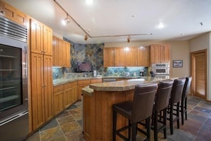 Condo, 4 Bedrooms | Private kitchen