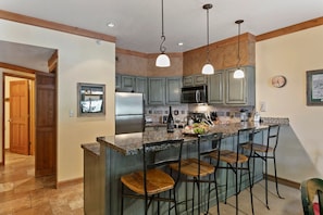 Private kitchen - Powder Run at Deer Valley Resort - Two Bedroom Condo with Hot Tub #A13 2 Condo (Park City)