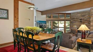 Condo, 2 Bedrooms | Dining