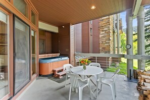 Outdoor dining - Powder Run at Deer Valley Resort - Two Bedroom Condo with Hot Tub #A13 2 Condo (Park City)