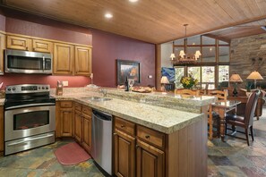 Appart'hôtel, 4 chambres | Cuisine privée | Réfrigérateur, four, cafetière/bouilloire, grille-pain