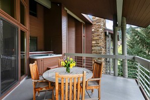 Appart'hôtel, 4 chambres | Restauration extérieure