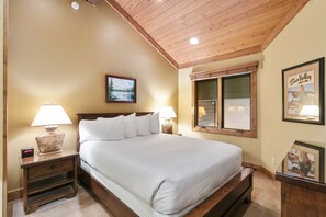 4 bedrooms, iron/ironing board, free WiFi - Powder Run at Deer Valley Resort - Four Bedroom Condo with Hot Tub #A32 4 Condo (Park City)