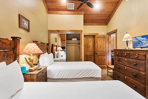 Condo, 4 quartos | 4 quartos, ferros/tábuas de passar roupa, Wi-Fi de cortesia