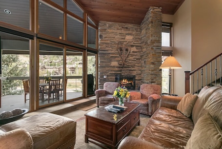 Condo, 4 Bedrooms | Living area | Smart TV