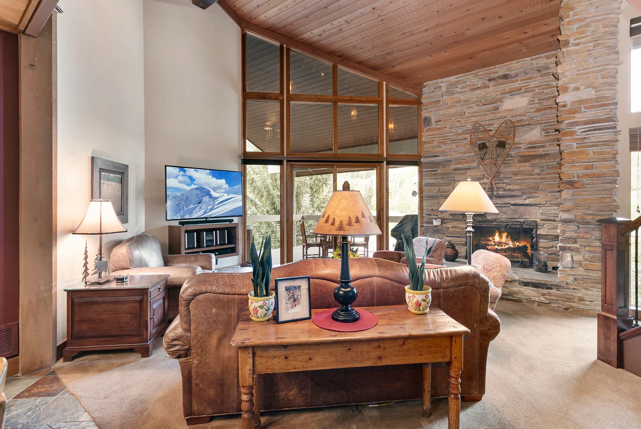 コンドミニアム 4 ベッドルーム | リビング エリア | スマートテレビ