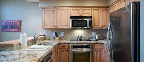 Condo, 1 Bedroom | Private kitchen