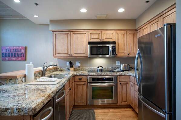 Condo, 1 Bedroom | Private kitchen | Fridge, oven, coffee/tea maker, toaster