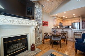 Condo, 1 Bedroom | Interior