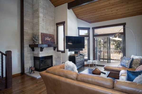 Condo, 3 Bedrooms | Living area | Smart TV - Ridgepoint at Deer Valley Resort - Three Bedroom Condo with Hot Tub #126 3 Condo (Park City)