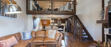 Condo, 3 quartos | Área de estar | Smart TV