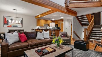 Condo, 3 Bedrooms | Living area | Smart TV