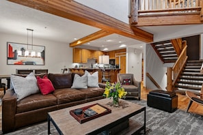 Condo, 3 Bedrooms | Living area