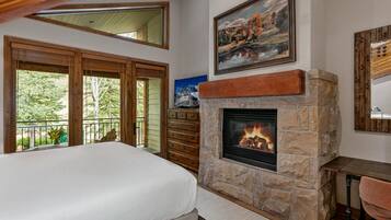 Condo, 3 Bedrooms | 3 bedrooms, iron/ironing board, free WiFi