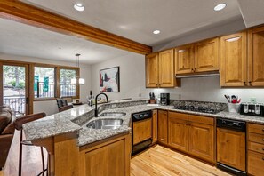 Condo, 3 Bedrooms | Private kitchen