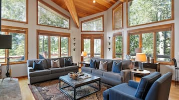 Condo, 3 Bedrooms | Living area | Smart TV