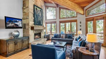 Condo, 3 Bedrooms | Living area | Smart TV