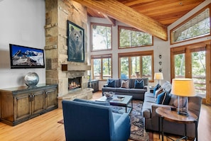 Condo, 3 Bedrooms | Living area