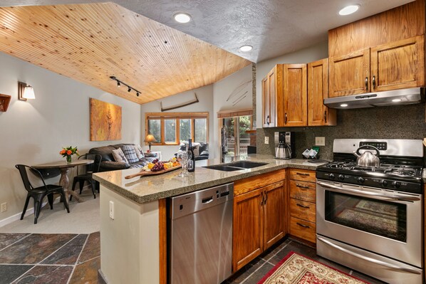 Condo, 3 Bedrooms | Private kitchen | Fridge, oven, coffee/tea maker, toaster