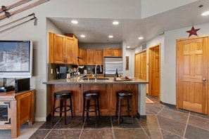 Private kitchen - Bristlecone at Deer Valley Resort - Three Bedroom Condo with Hot Tub #201 3 Condo (Park City)