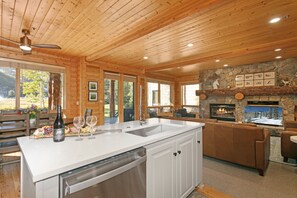 Condo, 3 Bedrooms | Interior