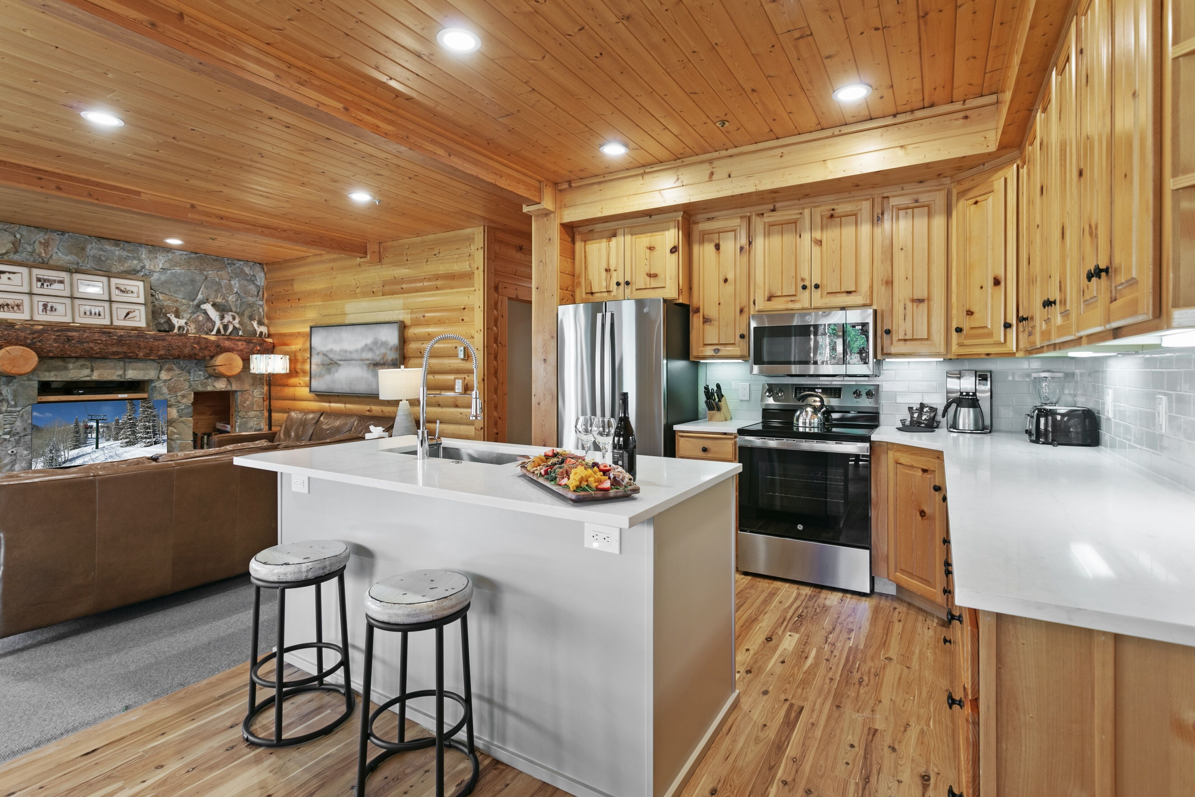 Condo, 3 Bedrooms | Private kitchen | Fridge, oven, coffee/tea maker, toaster