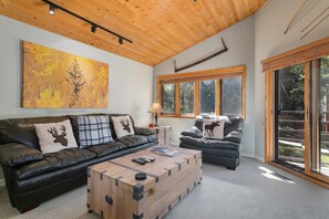 Condo, 3 Bedrooms | Living area | Smart TV