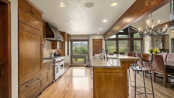 Maison, plusieurs chambres | Cuisine privée | Four, cafetière/bouilloire, grille-pain