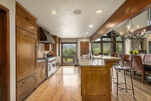 Casa, vários quartos | Cozinha privada | Fogão, cafeteira/chaleira, torradeira
