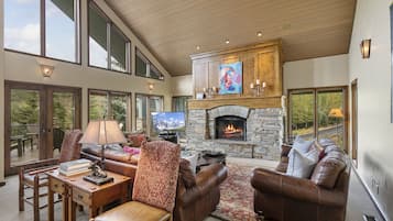 Maison, plusieurs chambres | Coin séjour | TV connectée