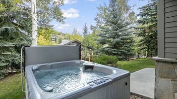 Bañera de hidromasaje exterior