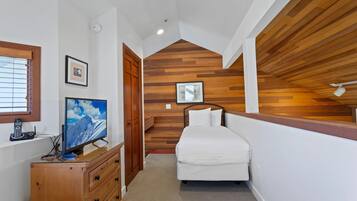 Condo, 2 Bedrooms | 2 bedrooms, iron/ironing board, free WiFi