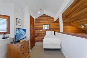 Condo, 2 Bedrooms