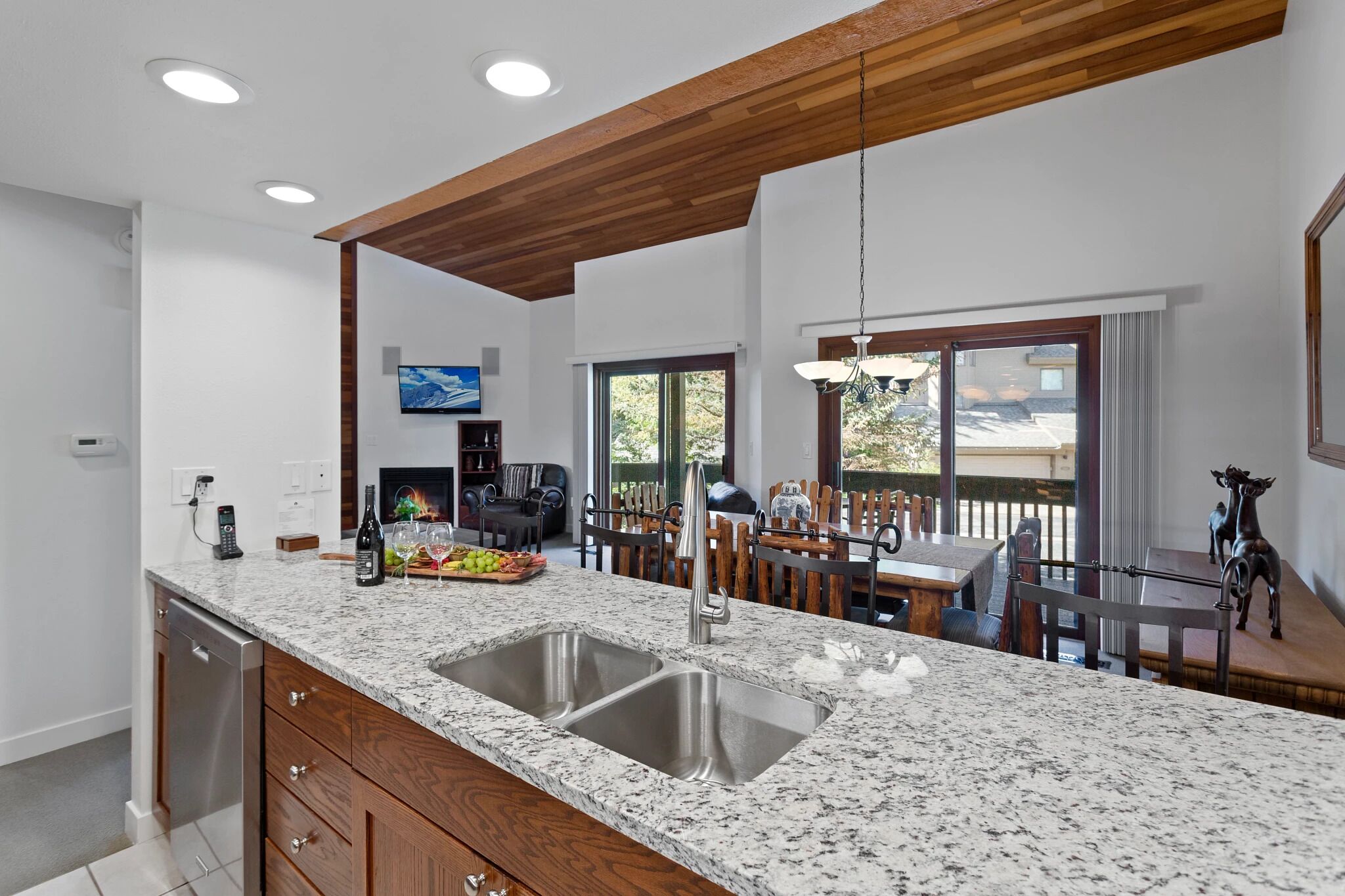 Condo, 2 Bedrooms | Interior