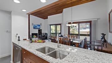 Condo, 2 Bedrooms | Interior