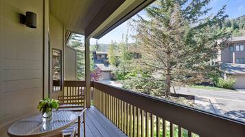 Condo, 2 Bedrooms | Outdoor dining