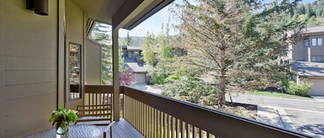 Condo, 2 Bedrooms | Outdoor dining