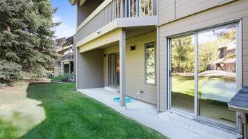 Condo, 2 Bedrooms | Exterior