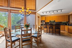 Apartment, 4 Schlafzimmer | Speisen