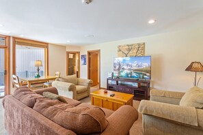 Apartment, 4 Schlafzimmer | Wohnbereich