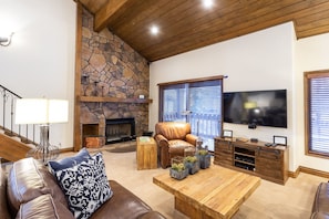 Condo, 3 Bedrooms | Living area